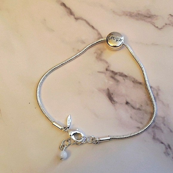 AVON Cherished Memories Starter Silvertone Bracelet With Laugh Bead - Picture 1 of 4